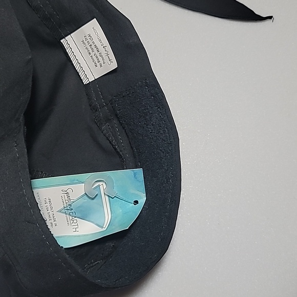 NWT Sparkling Earth Black Skull Cap With Glitter Cross - Picture 7 of 7